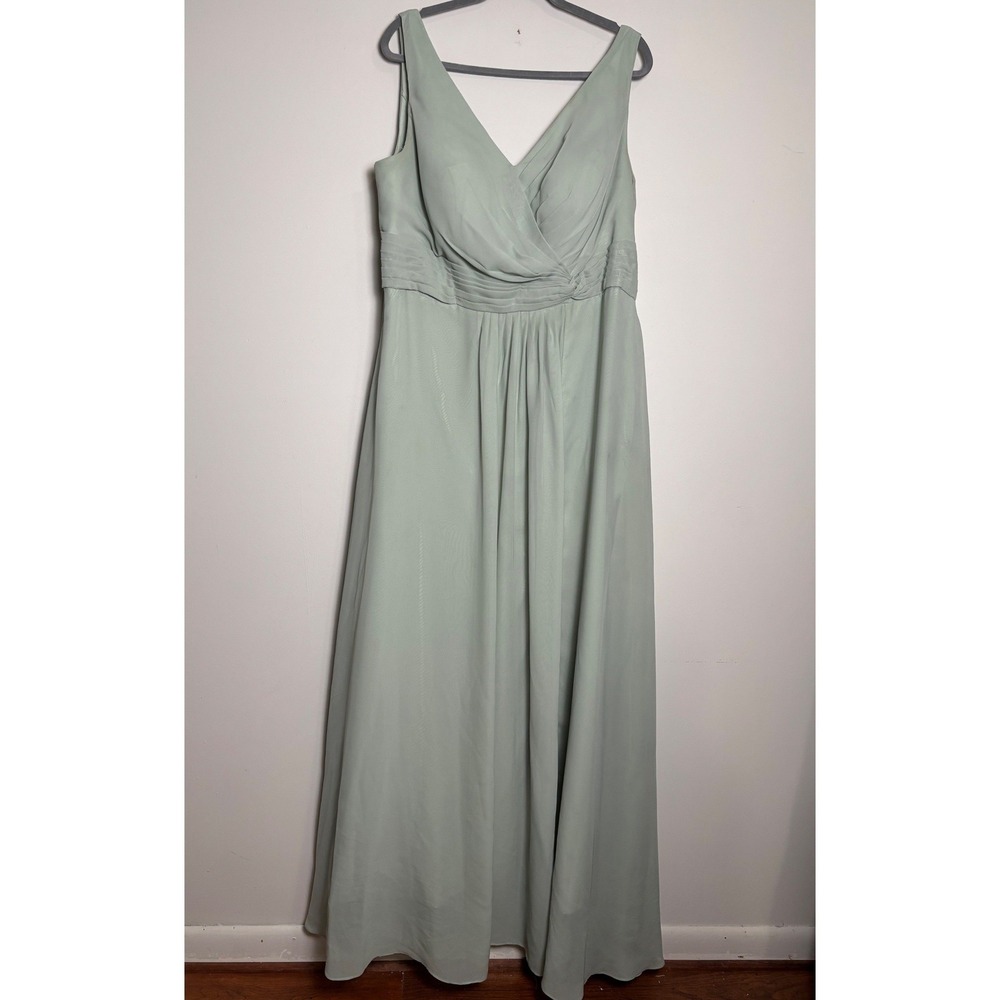 LAVETIR Green Bridesmaid Dress Size 20 Adjustable Lace Up Back Sleeveless Maxi